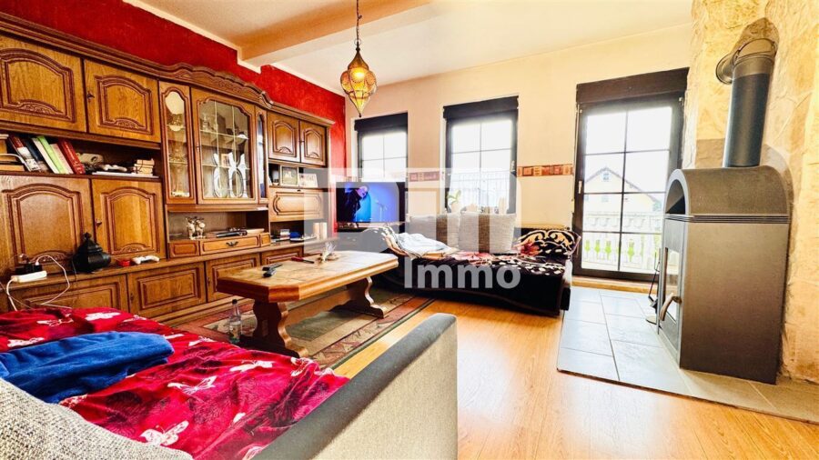 Modernisiertes Ein- bis Zweifamilienhaus mit Anbau BJ 1992 + 2. Baugrundstück - OG Wohn / Esszimmer / Zugang Balkon Gebäudeteil 2